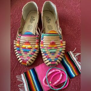 Sandy ladies sandals size 7 1/2